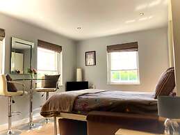 Modern Chester Studio Apartment Central Location