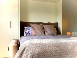 Modern Chester Studio Apartment Central Location