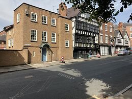 Modern Chester Studio Apartment Central Location