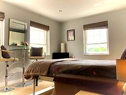 Modern Chester Studio Apartment Central Location