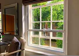 Modern Chester Studio Apartment Central Location