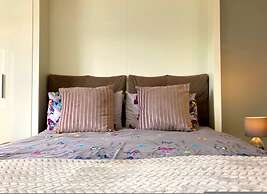 Modern Chester Studio Apartment Central Location