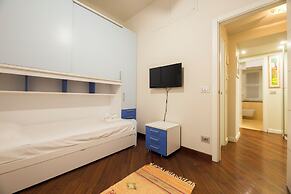 Spacious 3-Bedroom Flat in Central Genoa
