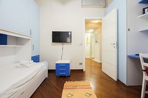 Spacious 3-Bedroom Flat in Central Genoa