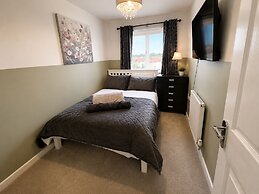House Sleeps 12 With Wifi