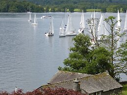 Romantic Boathouse on Lake Windermere