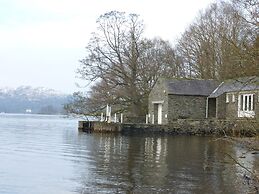 Romantic Boathouse on Lake Windermere
