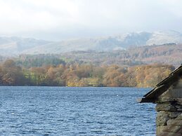 Romantic Boathouse on Lake Windermere