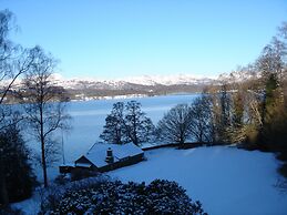 Romantic Boathouse on Lake Windermere