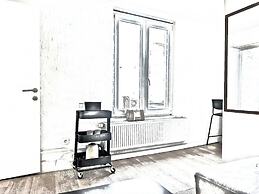 Charming Studio Steps from City Center