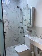 Apartment Sleeps 6 With Parking