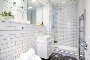 Bright 1BR Near Piccadilly Circus