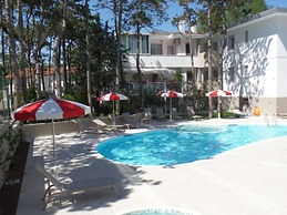 Two-bedroom Flat in a Residence With Shared Pool