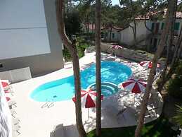 Two-bedroom Flat in a Residence With Shared Pool