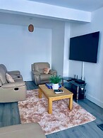 House Sleeps 6 With Parking