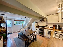 Cosy 2bed House in Reading
