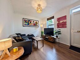 Cosy 2bed House in Reading