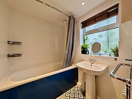 Cosy 2bed House in Reading