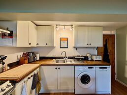 Cosy 2bed House in Reading