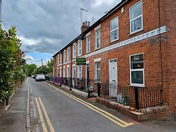 Cosy 2bed House in Reading