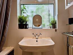 Cosy 2bed House in Reading