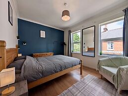 Cosy 2bed House in Reading