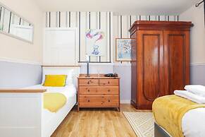 Spacious 4BR Edinburgh Home Free Parking