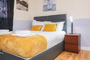 Spacious 4BR Edinburgh Home Free Parking