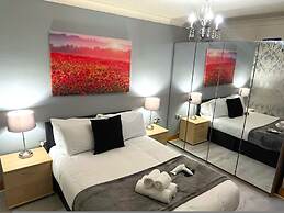 Spacious 4BR Edinburgh Home Free Parking