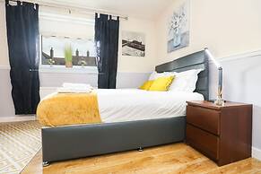 Spacious 4BR Edinburgh Home Free Parking
