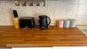 Spacious 4BR Edinburgh Home Free Parking