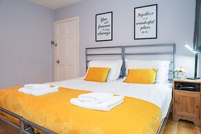 Spacious 4BR Edinburgh Home Free Parking