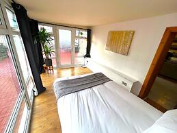 Spacious 4BR Edinburgh Home Free Parking