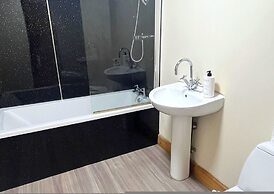 Spacious 4BR Edinburgh Home Free Parking