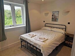 Apartment Sleeps 4 With Balcony and Parking