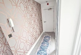 Apartment Sleeps 4 With Balcony and Parking