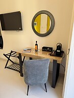 Poerio Station Rooms & Apartment