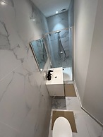 Central 1BR With 1LR Apt Great Location