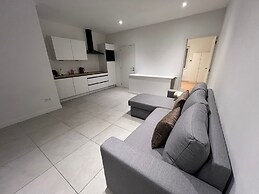 Central 1BR With 1LR Apt Great Location
