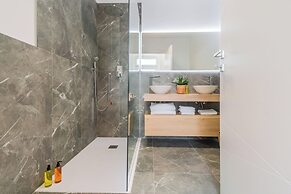 Panoramic Lake Suites