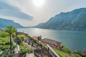 Panoramic Lake Suites