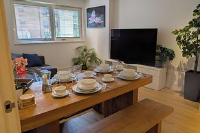 2 Bed Apartment Sleeps 6 - Pets Welcome - Rooftop