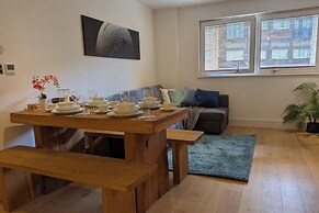 2 Bed Apartment Sleeps 6 - Pets Welcome - Rooftop