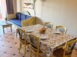 Provencal Apartment in Town Center