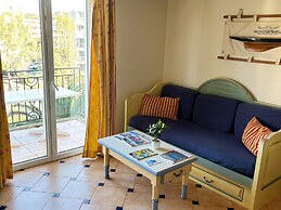 Provencal Apartment in Town Center