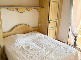 Provencal Apartment in Town Center