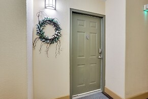 Easy E470 & 125 Access! Quiet Englewood Condo