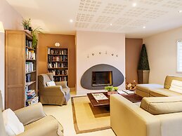Coastal Apartment Escape in Cancale