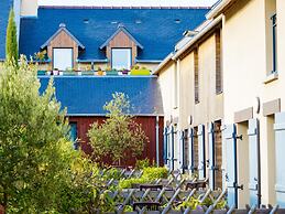 Coastal Apartment Escape in Cancale