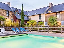 Coastal Apartment Escape in Cancale